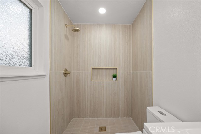 554 E Fairfield Court, Ontario CA: https://media.crmls.org/medias/3d1c6b19-255e-47f0-ba45-aa3417776275.jpg