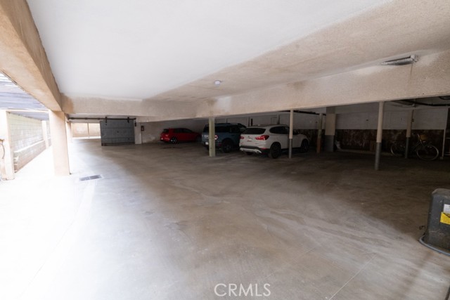 Detail Gallery Image 15 of 15 For 1041 9th St, Santa Monica,  CA 90403 - – Beds | – Baths