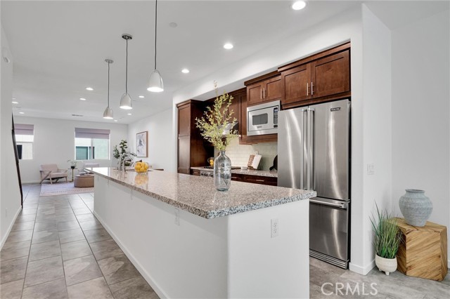 Detail Gallery Image 3 of 42 For 1512 W Artesia Square #F,  Gardena,  CA 90248 - 3 Beds | 3/1 Baths