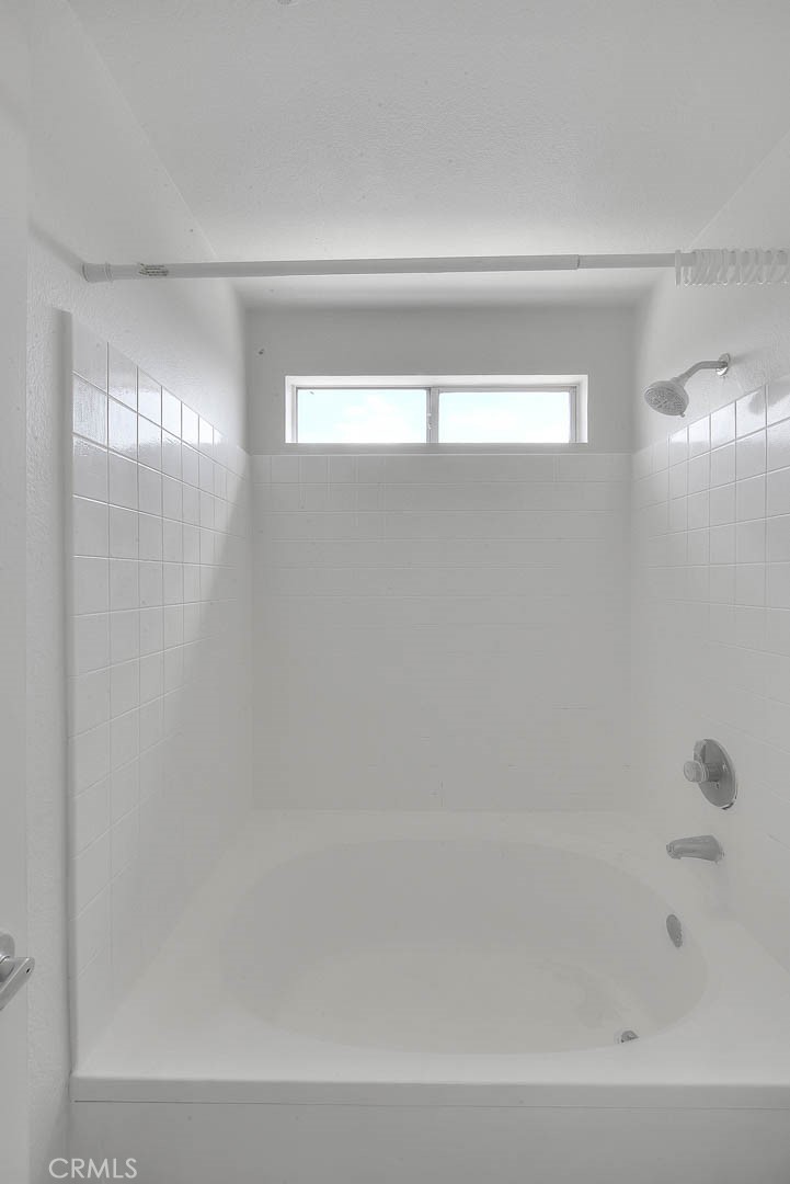 https://media.crmls.org/medias/3d1e538f-b630-4948-a467-f717b7b8c59b.jpg?preset=X-Large