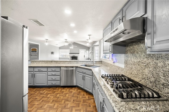 Detail Gallery Image 17 of 67 For 21725 Pinewood, Perris,  CA 92570 - 4 Beds | 3 Baths