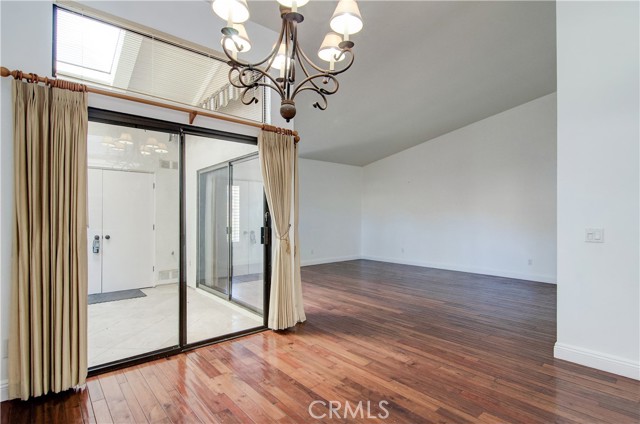 8566 Fallbrook Circle, Huntington Beach CA: https://media.crmls.org/medias/3d1e7dc0-7b74-4bcc-af3c-69bec2f9300f.jpg