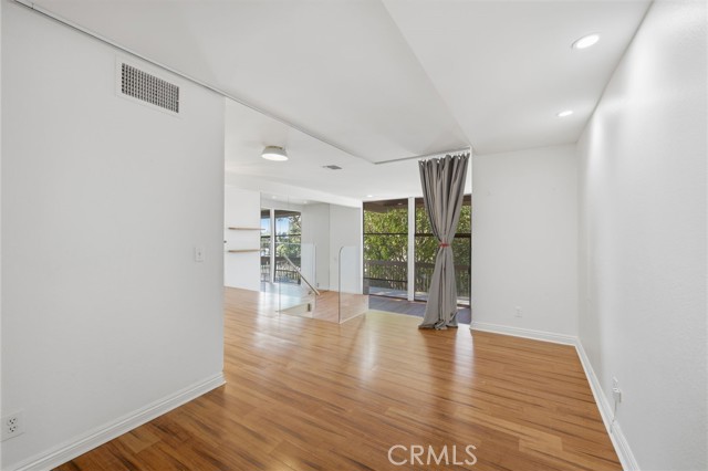 7202 Marina Pacifica S, Long Beach CA: https://media.crmls.org/medias/3d1e8a77-74f1-4204-9372-8b3777695eb9.jpg