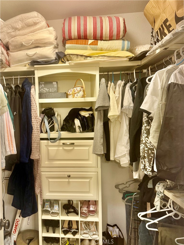 https://media.crmls.org/medias/3d1f19fa-9138-4fb8-8cac-deee3678c2c8.jpg?preset=X-Large