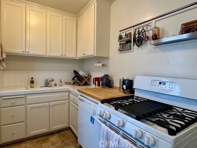 1302 Bonnie Brae Street, Hermosa Beach CA: https://media.crmls.org/medias/3d1f6d09-6339-4dbc-bd5d-392526701707.jpg