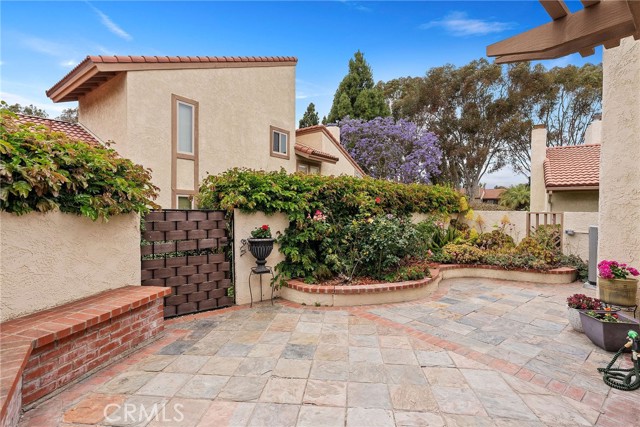 18301 Gum Tree Lane, Huntington Beach CA: https://media.crmls.org/medias/3d1fdc01-12d7-4ef7-8bee-98a05fd8e96a.jpg