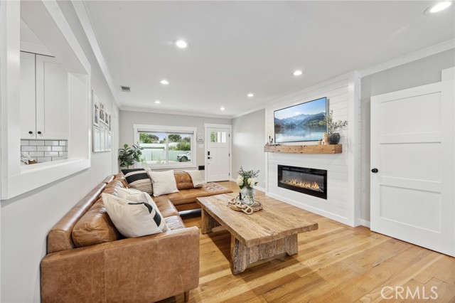 Detail Gallery Image 4 of 37 For 1111 W Maple Ave, Orange,  CA 92868 - 3 Beds | 2 Baths