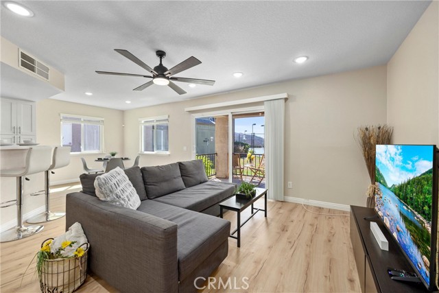 Detail Gallery Image 11 of 31 For 2592 Avenida Del Vista #H101,  Corona,  CA 92882 - 2 Beds | 2 Baths