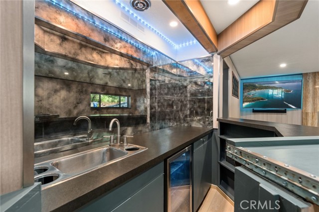 325 N Madison Avenue, Monrovia CA: https://media.crmls.org/medias/3d221e97-a94f-4c6e-a427-4860ee9d9312.jpg