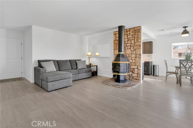 Detail Gallery Image 6 of 39 For 16020 Lime, Hesperia,  CA 92345 - 3 Beds | 2 Baths