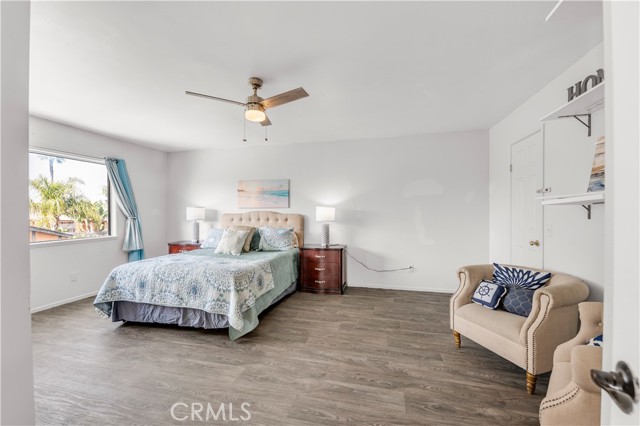 450 Anchor Way, Carlsbad CA: https://media.crmls.org/medias/3d2270ad-55ba-45be-80c1-620df07ee8ee.jpg