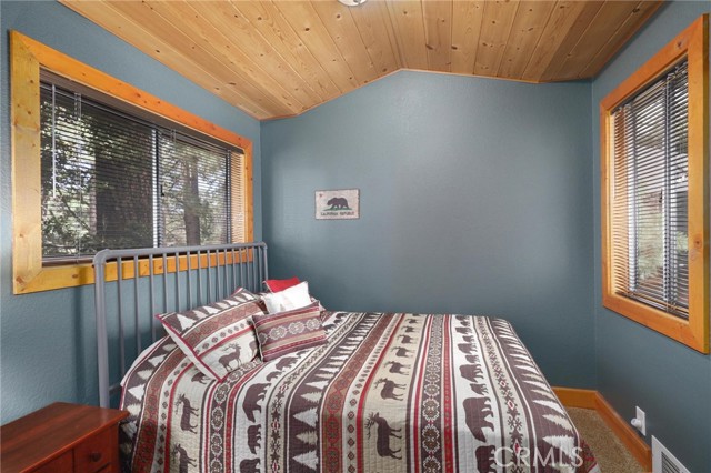 Detail Gallery Image 7 of 15 For 26546 Green Ave, Idyllwild,  CA 92549 - 3 Beds | 2 Baths