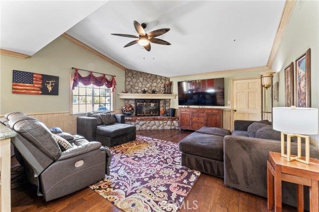 34037 Agua Dulce Canyon Road, Agua Dulce CA: https://media.crmls.org/medias/3d23557b-1191-413b-8080-b20c729d2819.jpg
