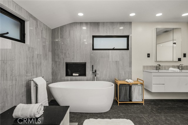 Detail Gallery Image 61 of 64 For 7830 E Ring, Long Beach,  CA 90808 - 4 Beds | 4 Baths