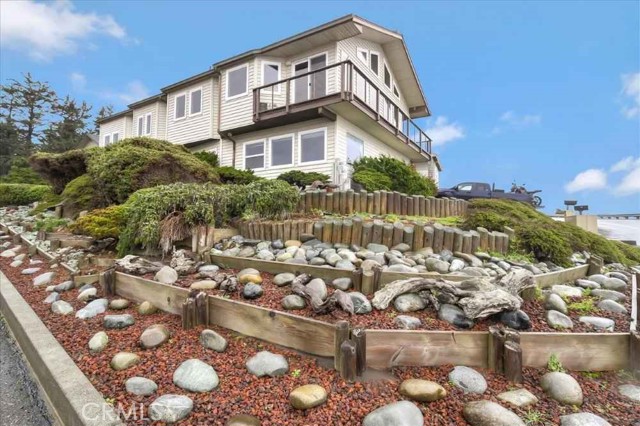 Detail Gallery Image 1 of 21 For 690 N Pebble Beach Dr, Crescent City,  CA 95531 - 4 Beds | 2/1 Baths