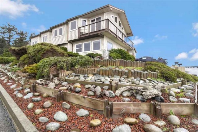 Detail Gallery Image 1 of 21 For 690 N Pebble Beach Dr, Crescent City,  CA 95531 - 4 Beds | 2/1 Baths