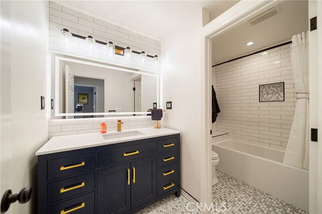 Detail Gallery Image 31 of 67 For 24224 Creekside Dr, Newhall,  CA 91321 - 5 Beds | 3 Baths