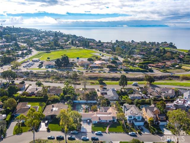 Lunada Bay Elementary school is in the background