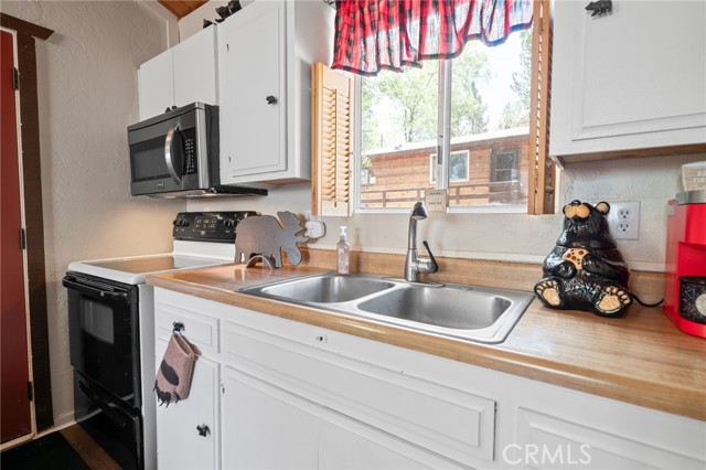 Detail Gallery Image 7 of 19 For 742 Cedar Ln, Sugarloaf,  CA 92386 - 2 Beds | 1 Baths