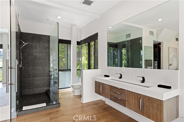 Detail Gallery Image 21 of 37 For 2746 Rinconia Dr, Los Angeles,  CA 90068 - 4 Beds | 3/1 Baths