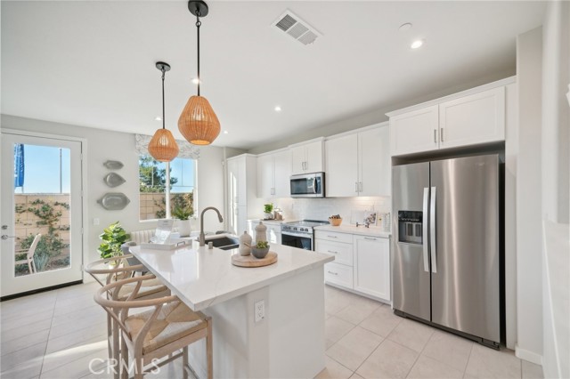 MODEL HOME 1650 KITCHEN