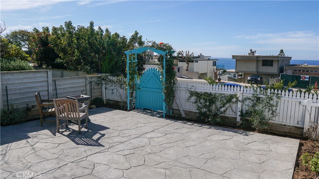 https://media.crmls.org/medias/3d276080-d94a-4011-9c03-111d46a5217d.jpg?preset=X-Large