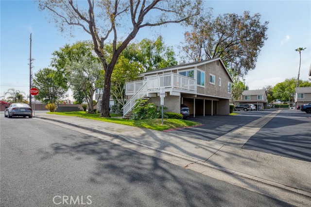 8482 Benjamin Drive, Huntington Beach CA: https://media.crmls.org/medias/3d28132e-0226-46fc-96b6-b0f8fedad1bf.jpg