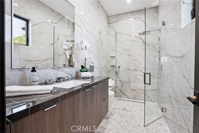Detail Gallery Image 41 of 74 For 13807 Magnolia Bld, Sherman Oaks,  CA 91423 - 5 Beds | 4/1 Baths