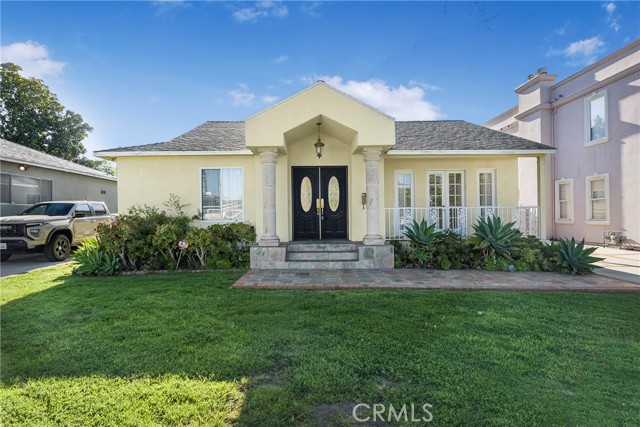 Detail Gallery Image 2 of 26 For 5111 Rubio Ave, Encino,  CA 91436 - 3 Beds | 3 Baths