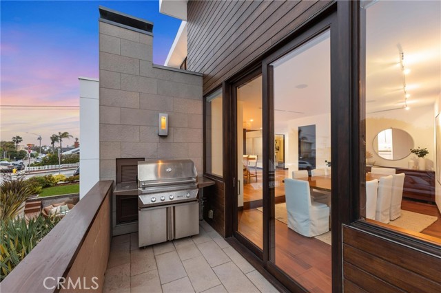 2114 Manhattan Ave, Hermosa Beach CA: https://media.crmls.org/medias/3d28e6bd-e49d-4692-a6fe-dafa8d719413.jpg