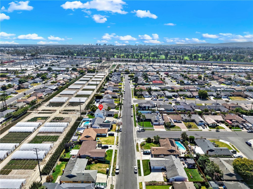 https://media.crmls.org/medias/3d29fa43-edd8-4d27-a077-37ffe8568c34.jpg?preset=X-Large