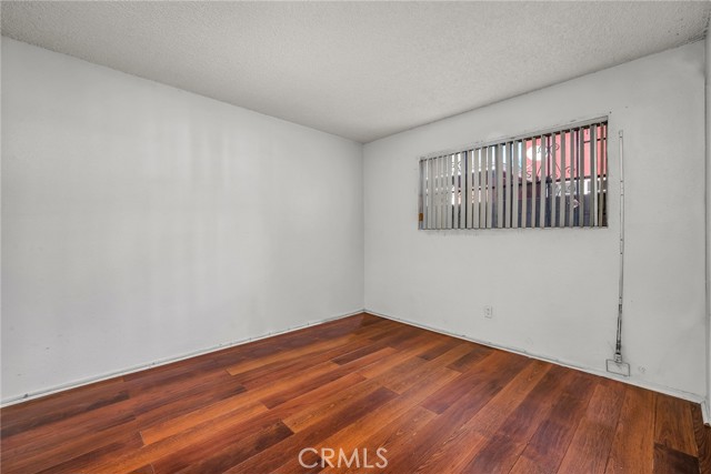 1860 San Francisco Avenue, Long Beach CA: https://media.crmls.org/medias/3d2a35aa-6206-4e50-8223-2f836243bab3.jpg