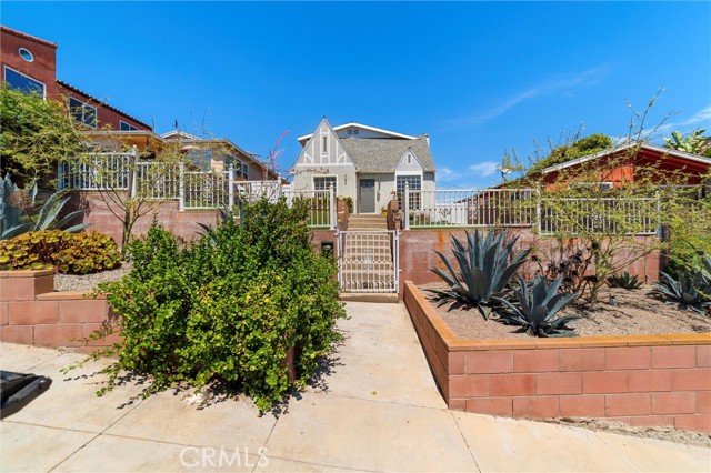 752 W 23rd St, San Pedro CA: https://media.crmls.org/medias/3d2b4148-c6e9-4278-b6e0-0182499bc682.jpg