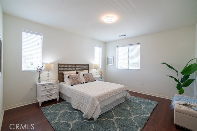 Detail Gallery Image 7 of 13 For 19513 Herringbone Dr, Northridge,  CA 91324 - 3 Beds | 2/1 Baths