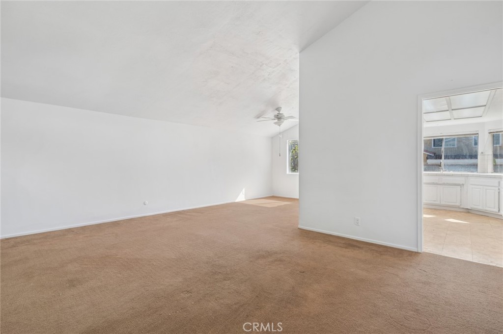 https://media.crmls.org/medias/3d2cbeff-9105-42c5-98a3-2f1b43af5546.jpg?preset=X-Large