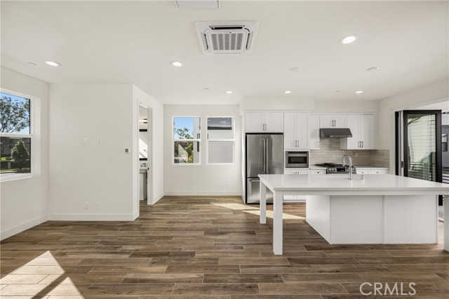 Detail Gallery Image 3 of 27 For 19031 Main St #101, Huntington Beach,  CA 92648 - 2 Beds | 2/1 Baths