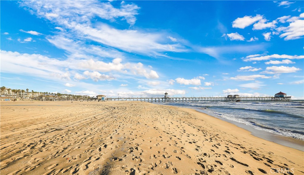 https://media.crmls.org/medias/3d2d0098-1705-4a46-aacf-19453043f57f.jpg?preset=X-Large
