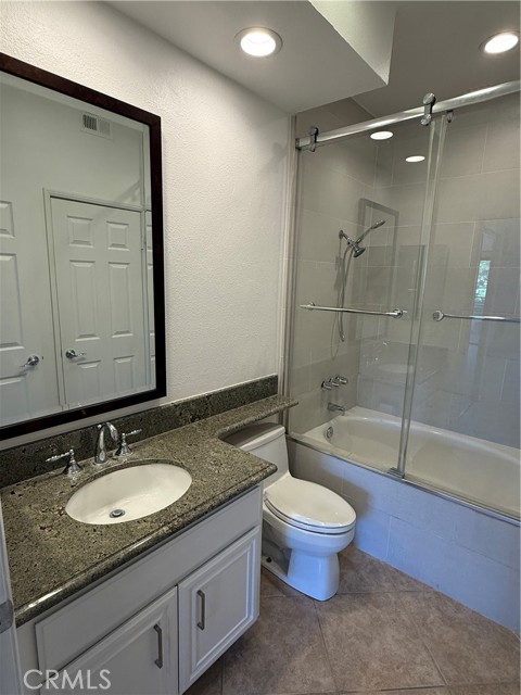 Detail Gallery Image 7 of 10 For 210 Lille Ln #301,  Newport Beach,  CA 92663 - 2 Beds | 2 Baths