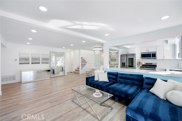 Front Image Thumbnail for CRPW25278323