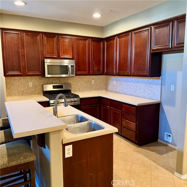 Detail Gallery Image 2 of 37 For 4996 Arborwood Ln, Riverside,  CA 92504 - 4 Beds | 2/1 Baths