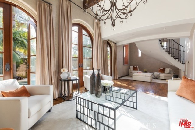 Detail Gallery Image 2 of 29 For 746 Norway Ln, Los Angeles,  CA 90049 - 5 Beds | 6 Baths