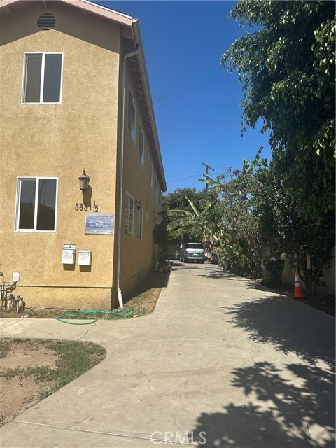 3831 Wall Street, Los Angeles CA: https://media.crmls.org/medias/3d2f8a57-090b-4107-8750-4b140f6b4d36.jpg