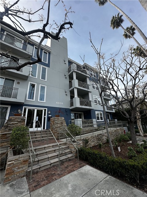 Detail Gallery Image 1 of 21 For 6038 Carlton Way #207,  Los Angeles,  CA 90028 - 2 Beds | 3 Baths