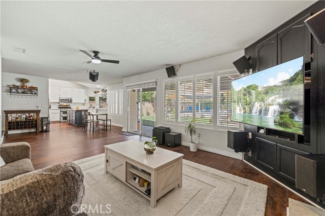 28777 Kathleen Avenue, Saugus CA: https://media.crmls.org/medias/3d30314b-7e59-409b-99e5-eeec3f874f16.jpg
