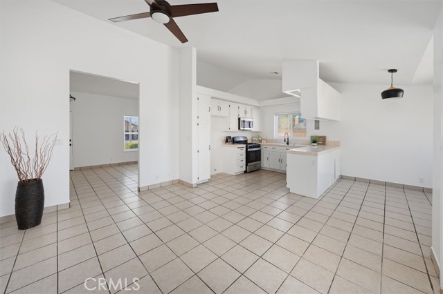 Detail Gallery Image 8 of 35 For 44632 17th, Lancaster,  CA 93534 - 5 Beds | 2 Baths