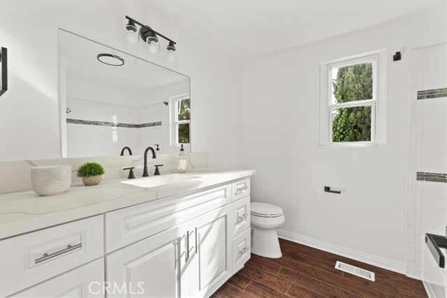 Detail Gallery Image 26 of 61 For 5160 Medina Rd, Woodland Hills,  CA 91364 - 3 Beds | 2/1 Baths