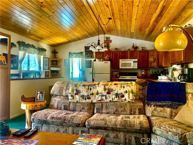 540 Yukon Road, Green Valley Lake CA: https://media.crmls.org/medias/3d315e25-a63b-40d2-87cb-96eb90cd98b7.jpg