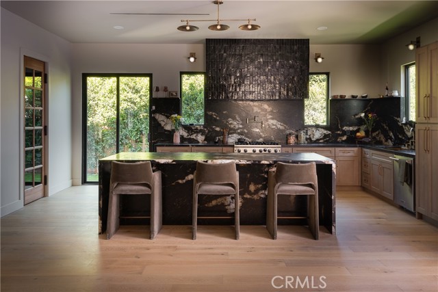 Detail Gallery Image 6 of 64 For 15719 Hartsook, Encino,  CA 91436 - 4 Beds | 4/1 Baths