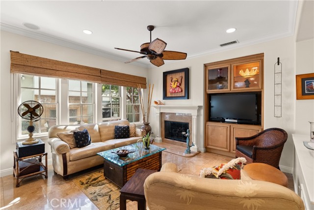 Detail Gallery Image 5 of 22 For 2501 Bungalow Pl #1,  Corona Del Mar,  CA 92625 - 2 Beds | 2/1 Baths