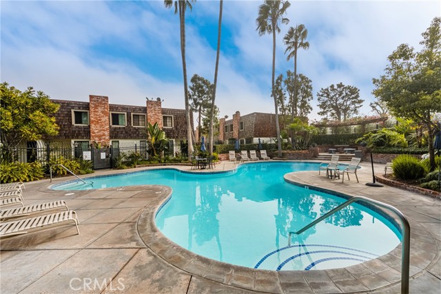 Detail Gallery Image 41 of 48 For 16745 Barefoot Cir, Huntington Beach,  CA 92649 - 3 Beds | 2/1 Baths